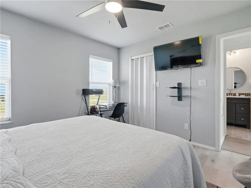377 W Misty Oak Rockport, TX 78382