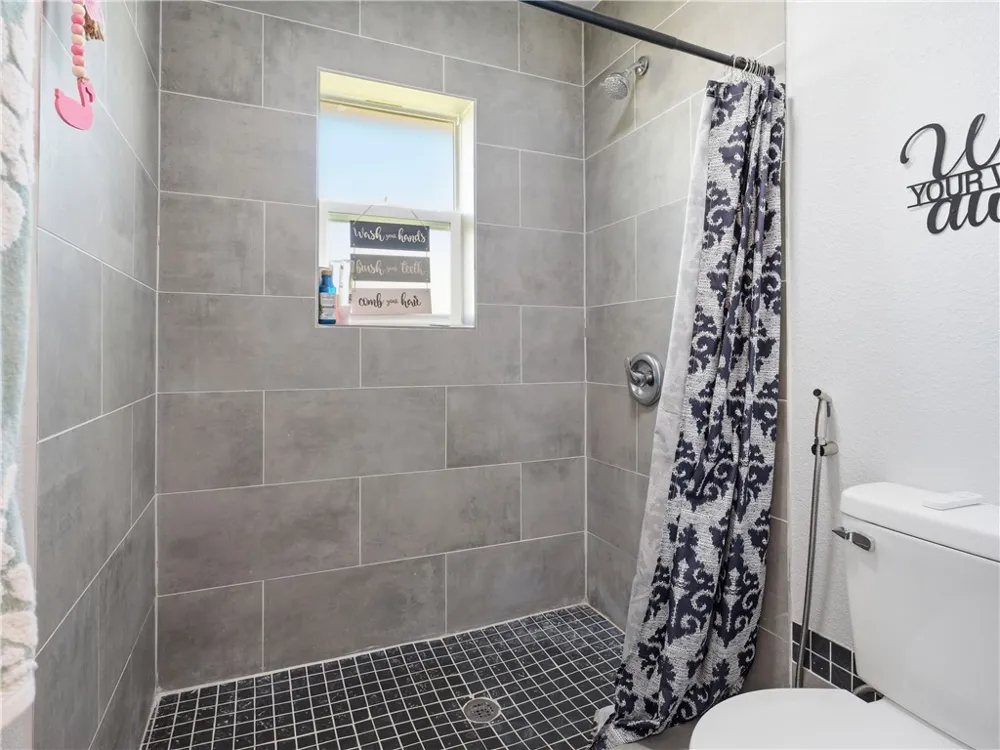 377 W Misty Oak Rockport, TX 78382