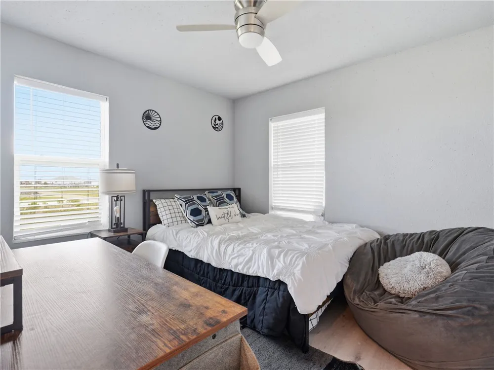 377 W Misty Oak Rockport, TX 78382