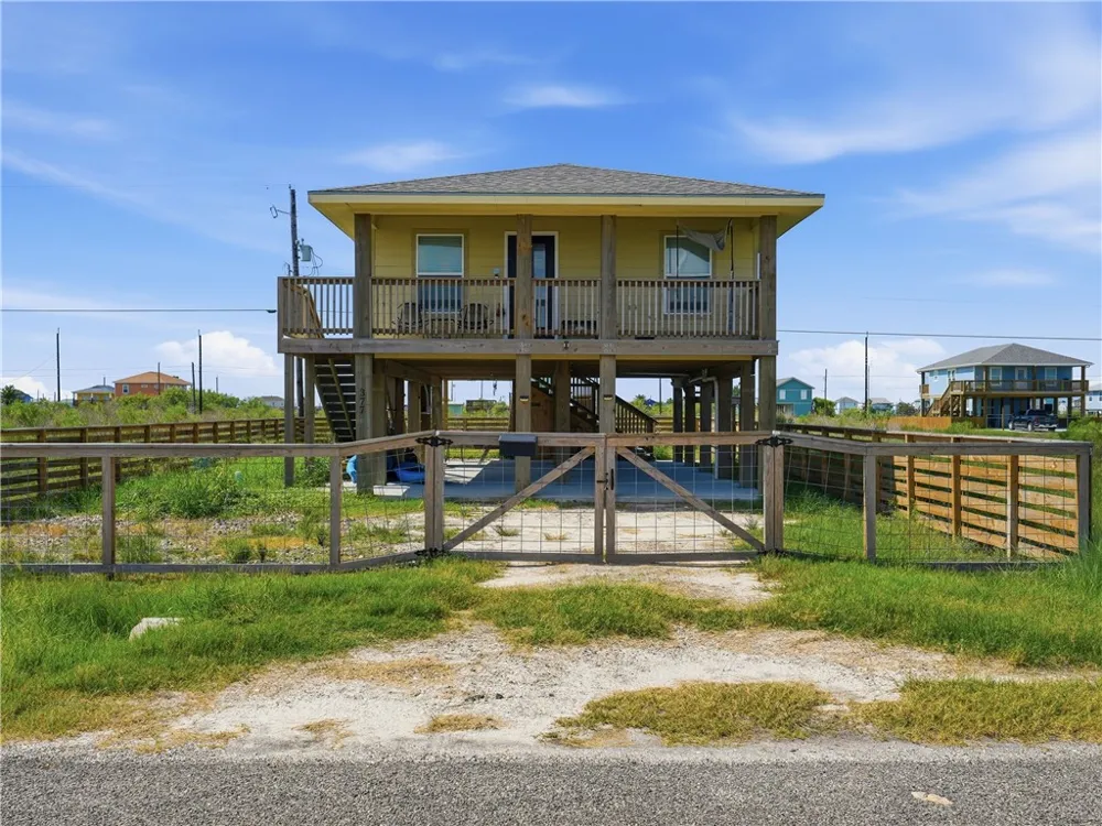 377 W Misty Oak Rockport, TX 78382