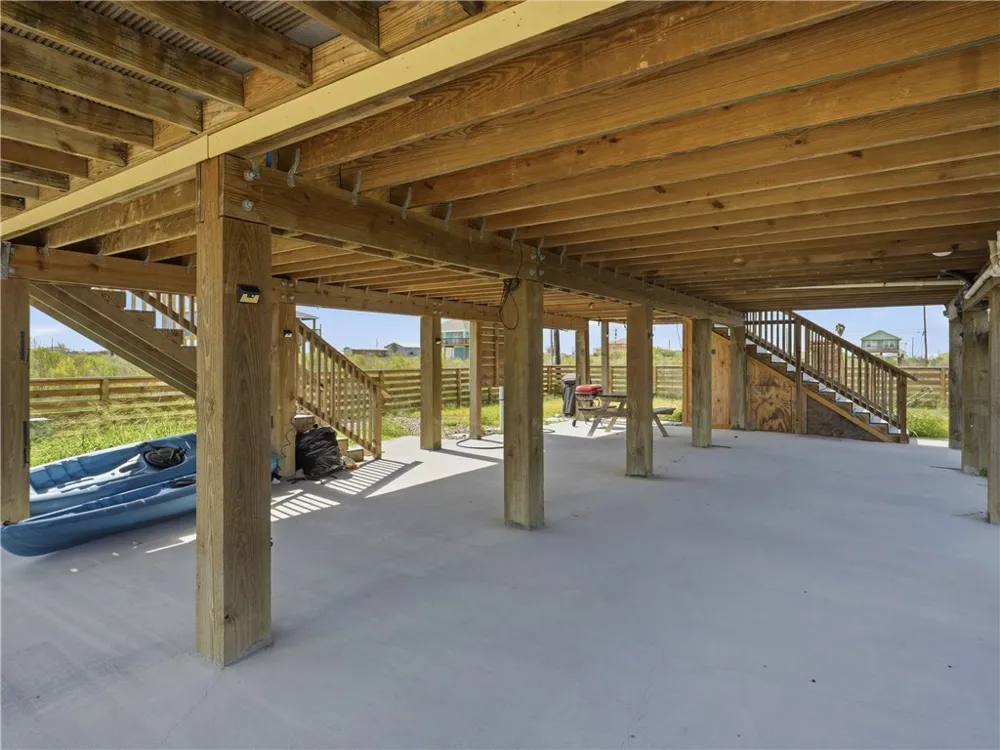 377 W Misty Oak Rockport, TX 78382