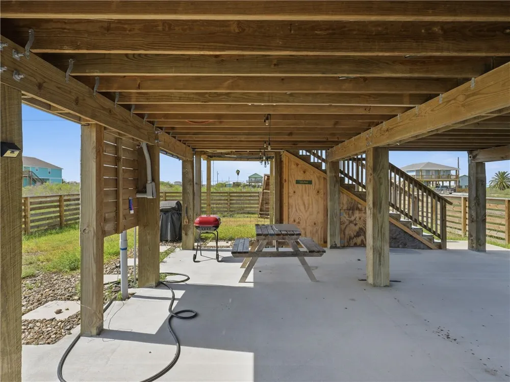 377 W Misty Oak Rockport, TX 78382