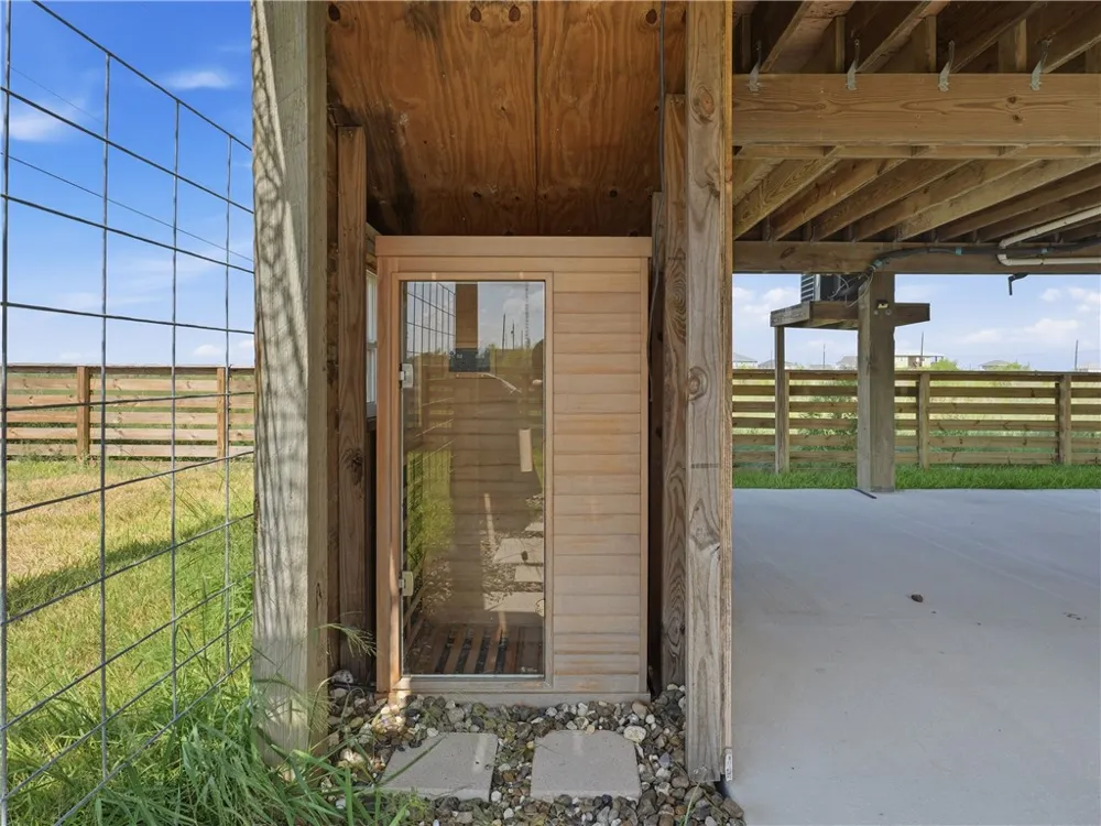 377 W Misty Oak Rockport, TX 78382