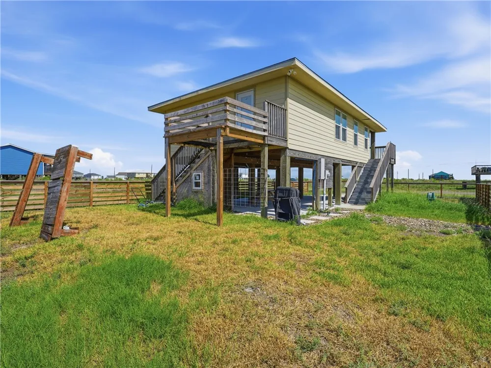 377 W Misty Oak Rockport, TX 78382