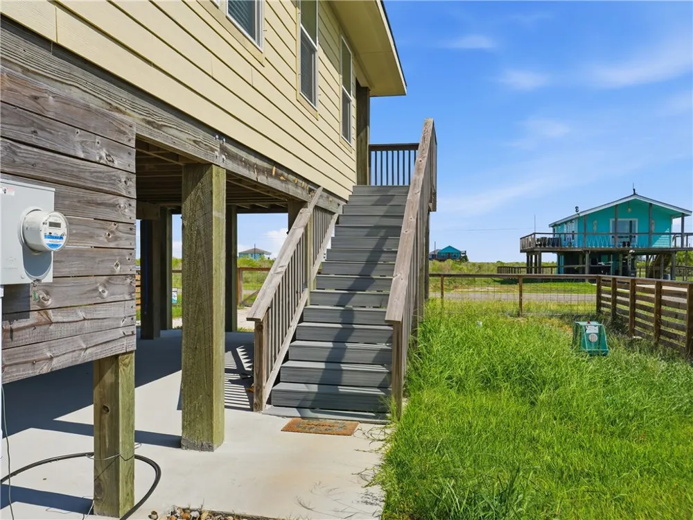 377 W Misty Oak Rockport, TX 78382