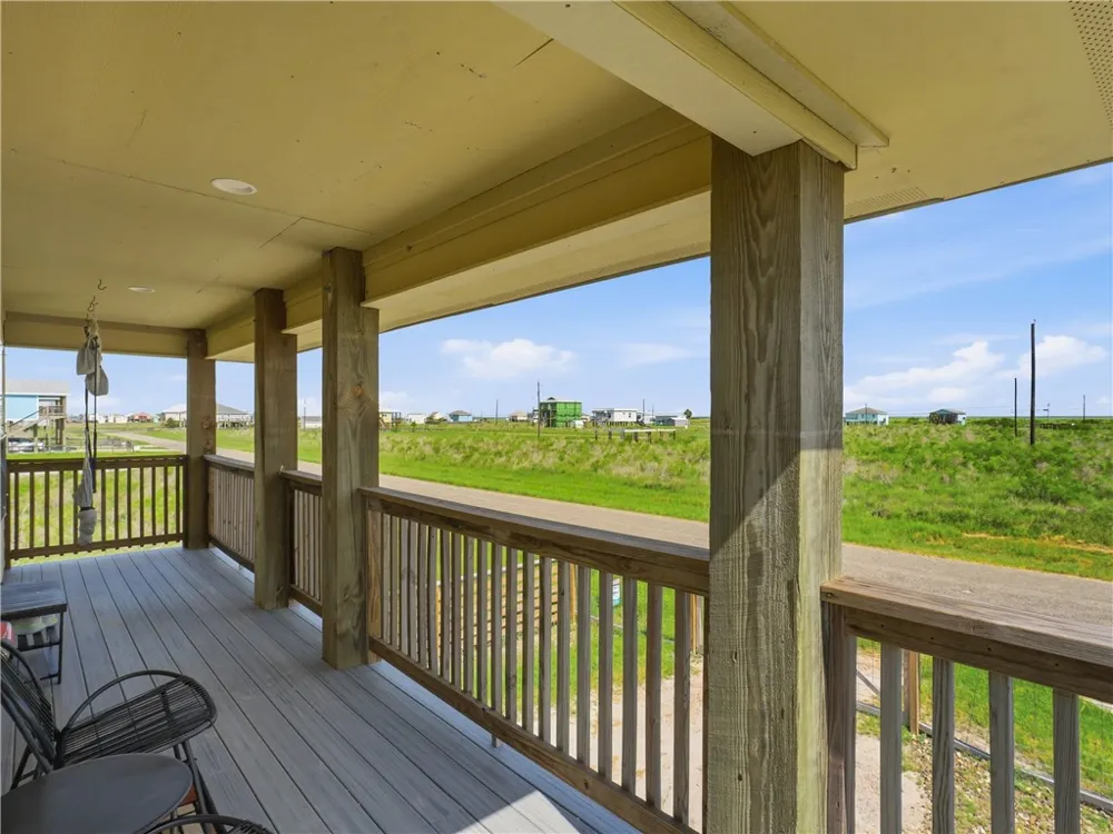 377 W Misty Oak Rockport, TX 78382