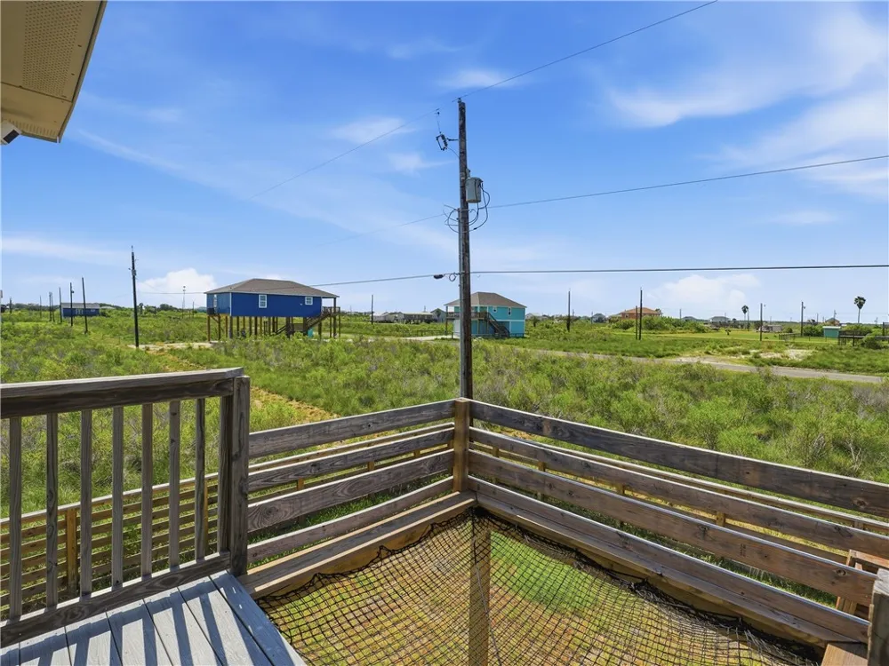 377 W Misty Oak Rockport, TX 78382