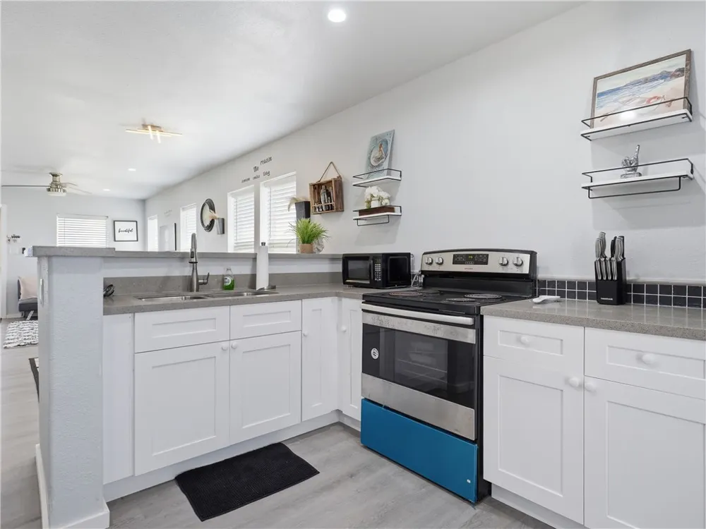 377 W Misty Oak Rockport, TX 78382