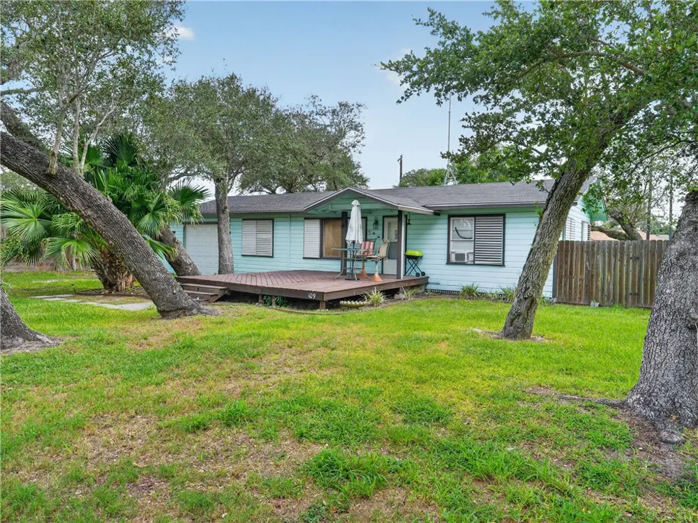 109 Palm Street Rockport, TX 78382