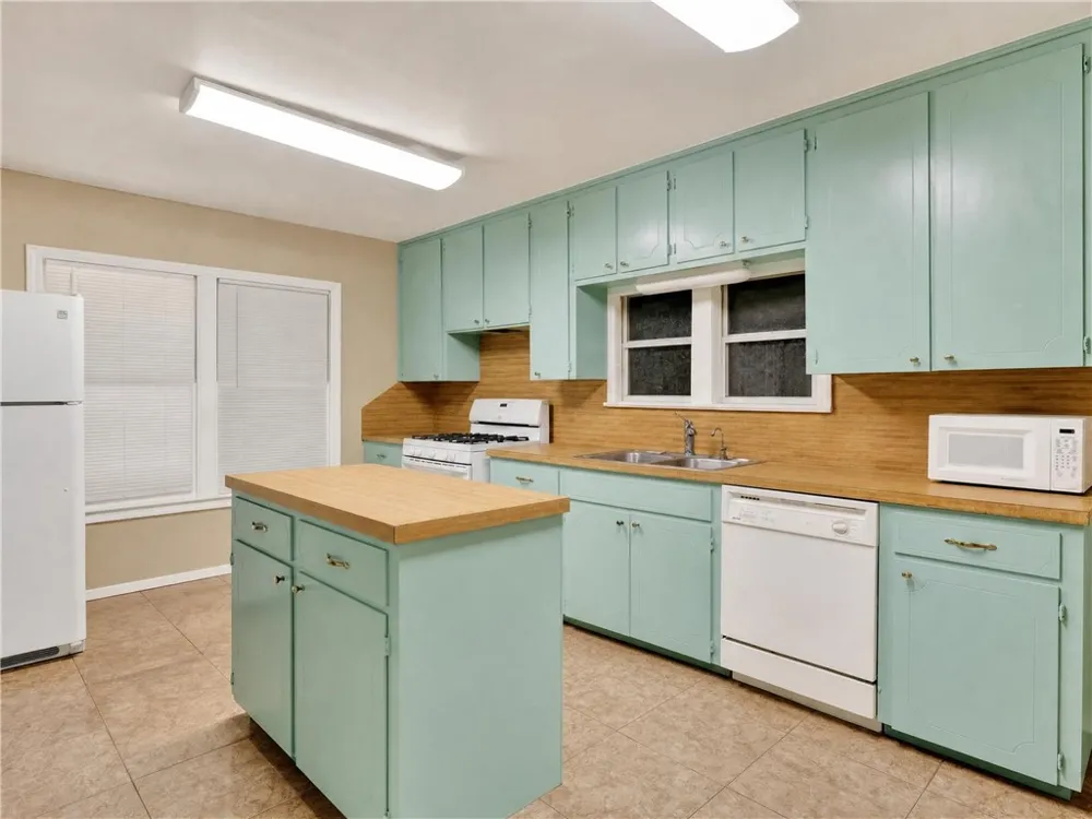109 Palm Street Rockport, TX 78382