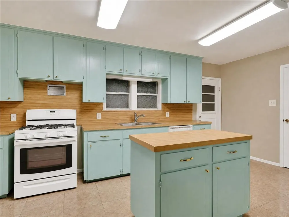 109 Palm Street Rockport, TX 78382