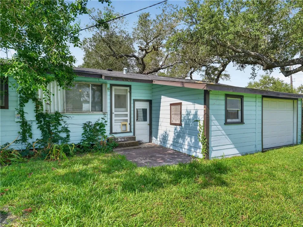109 Palm Street Rockport, TX 78382