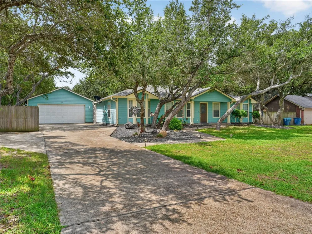 106 El Cid Drive Rockport, TX 78382