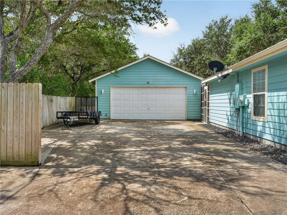 106 El Cid Drive Rockport, TX 78382
