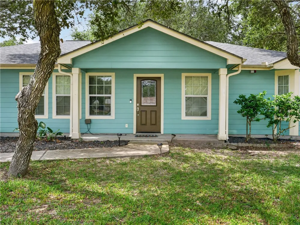 106 El Cid Drive Rockport, TX 78382