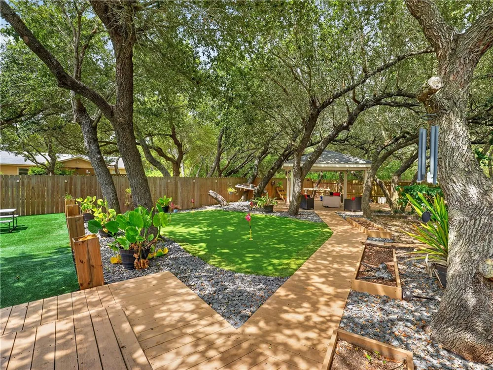 106 El Cid Drive Rockport, TX 78382