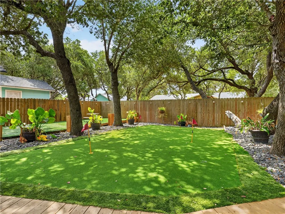 106 El Cid Drive Rockport, TX 78382