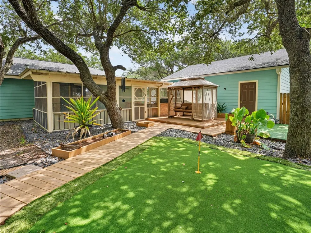 106 El Cid Drive Rockport, TX 78382