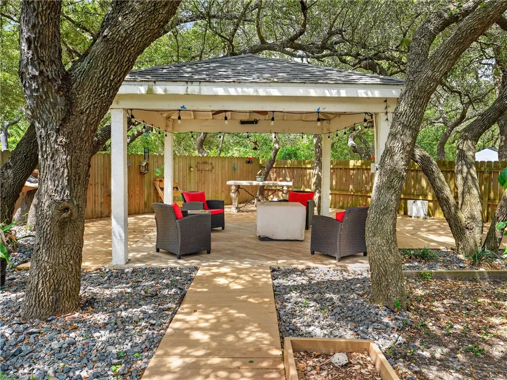 106 El Cid Drive Rockport, TX 78382