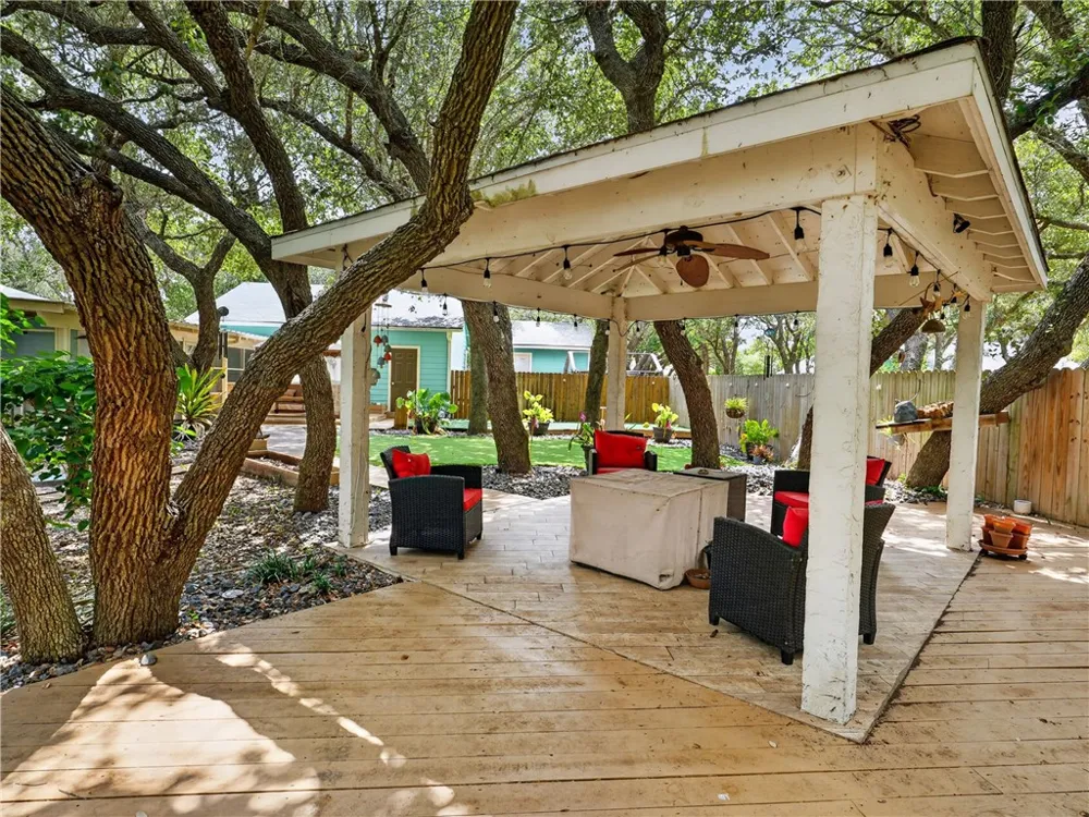 106 El Cid Drive Rockport, TX 78382