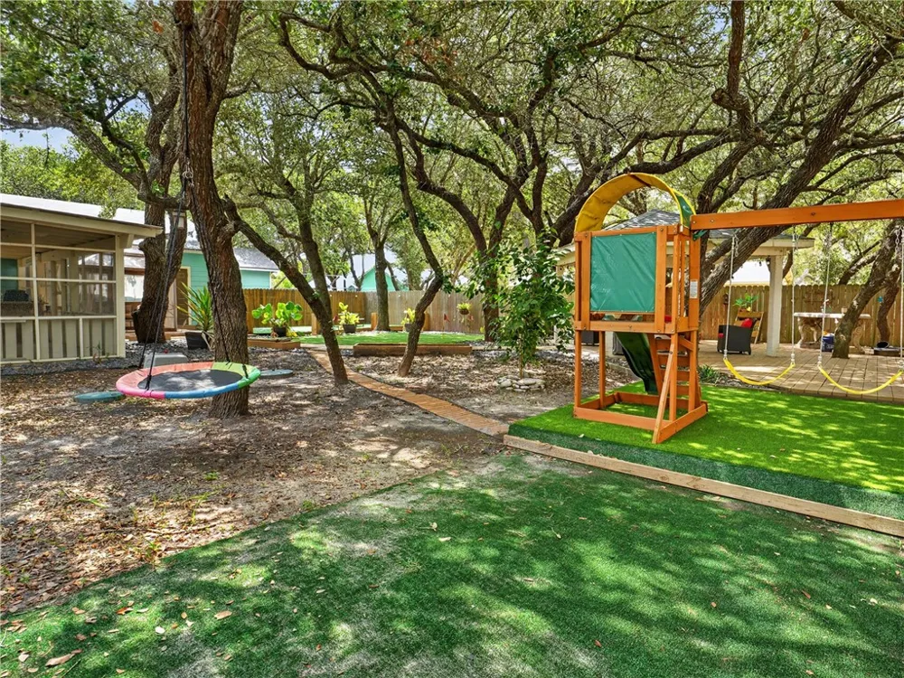 106 El Cid Drive Rockport, TX 78382