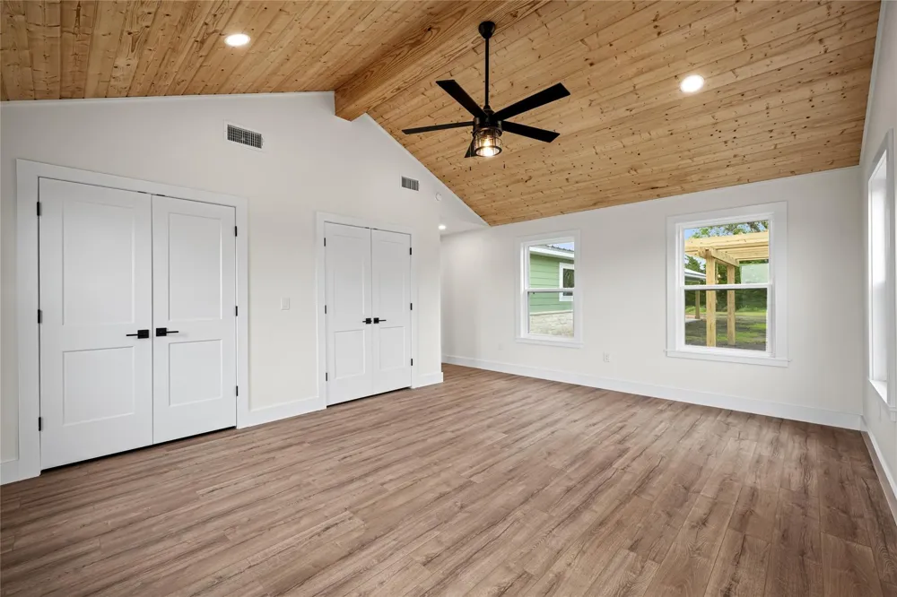 1232 Swiss Alp Hills Loop Schulenburg, TX 78956