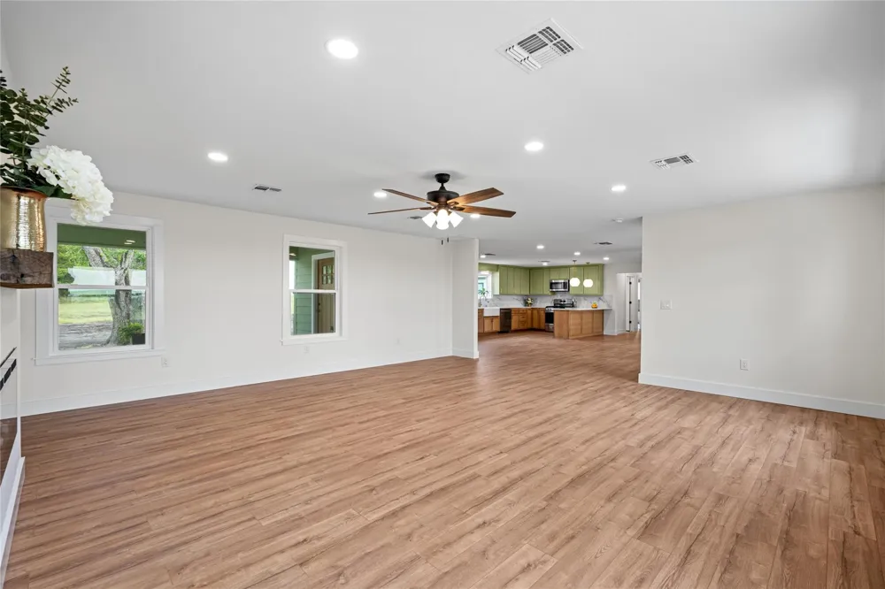 1232 Swiss Alp Hills Loop Schulenburg, TX 78956