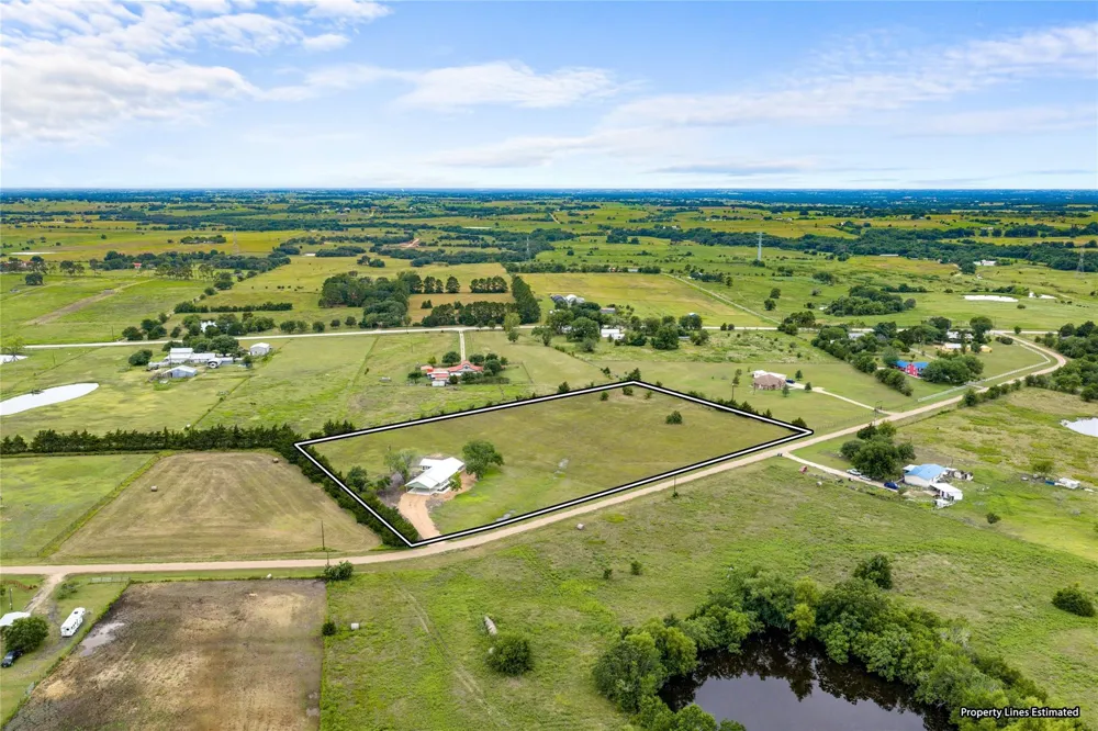 1232 Swiss Alp Hills Loop Schulenburg, TX 78956