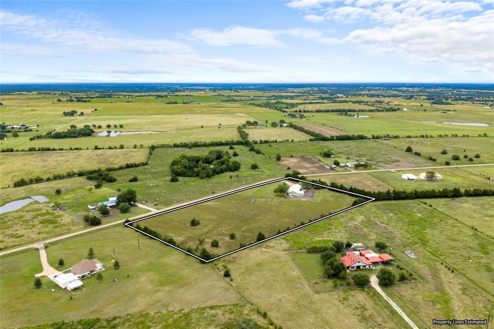 1232 Swiss Alp Hills Loop Schulenburg, TX 78956