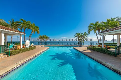 1145 Lake Shore Drive #206