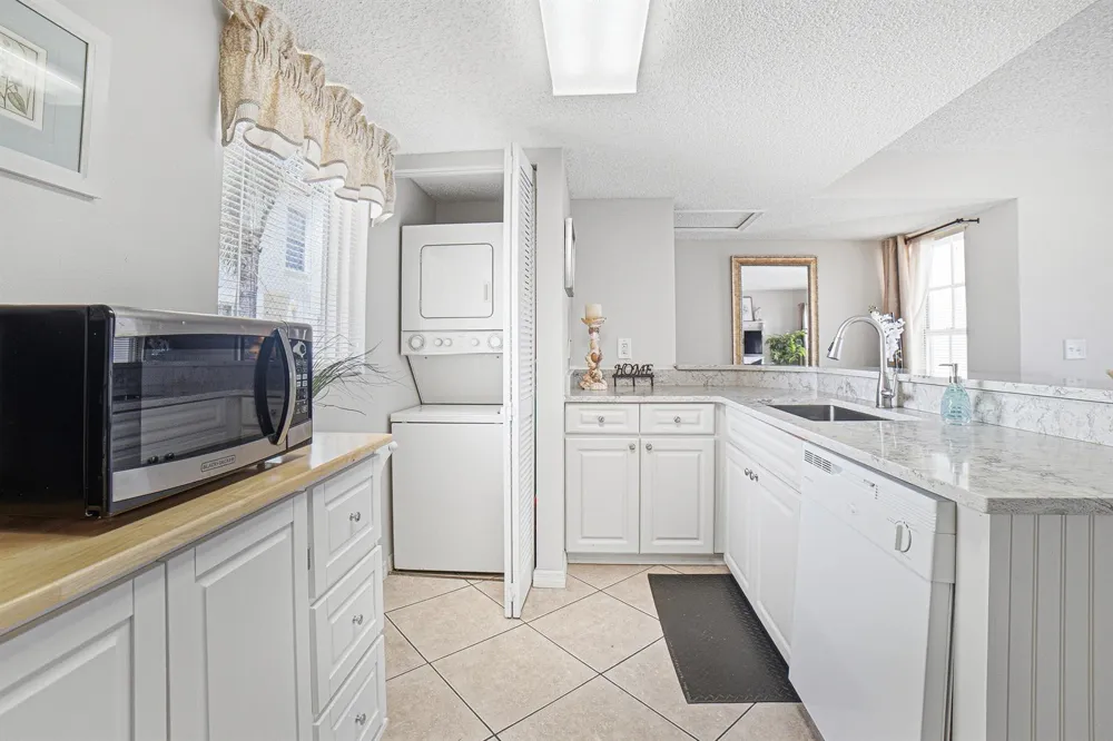 1145 Lake Shore Drive #206 Lake Park, FL 33403