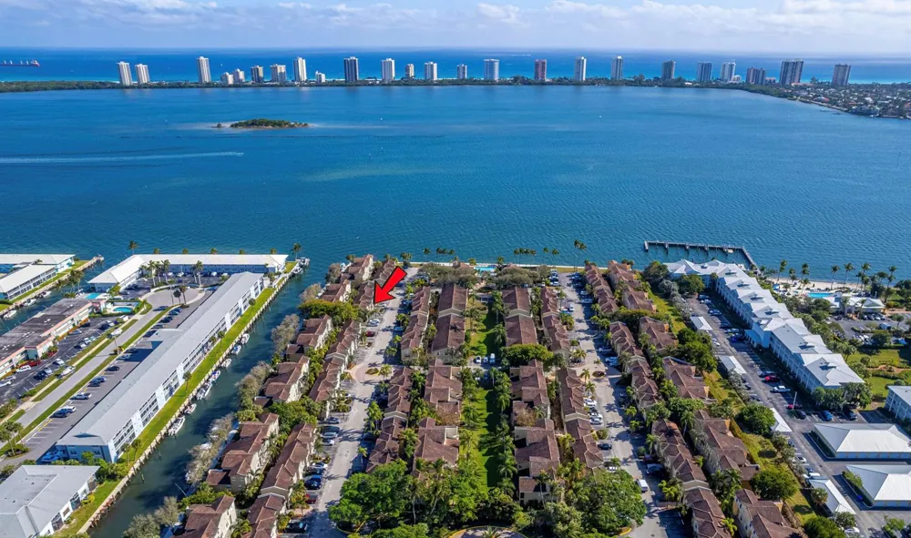 1145 Lake Shore Drive #206 Lake Park, FL 33403
