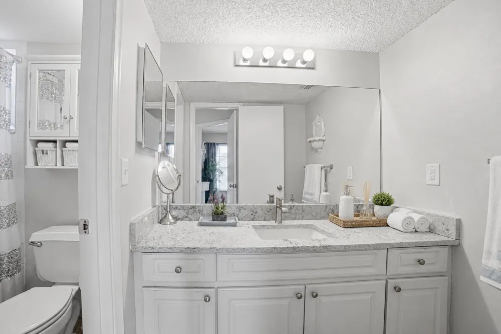 1145 Lake Shore Drive #206 Lake Park, FL 33403