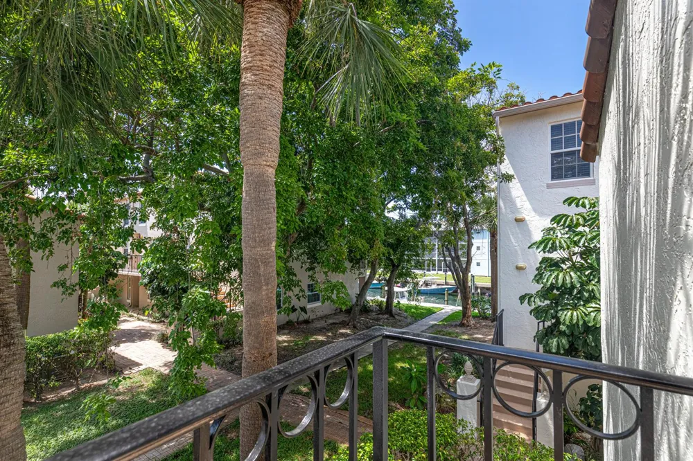1145 Lake Shore Drive #206 Lake Park, FL 33403