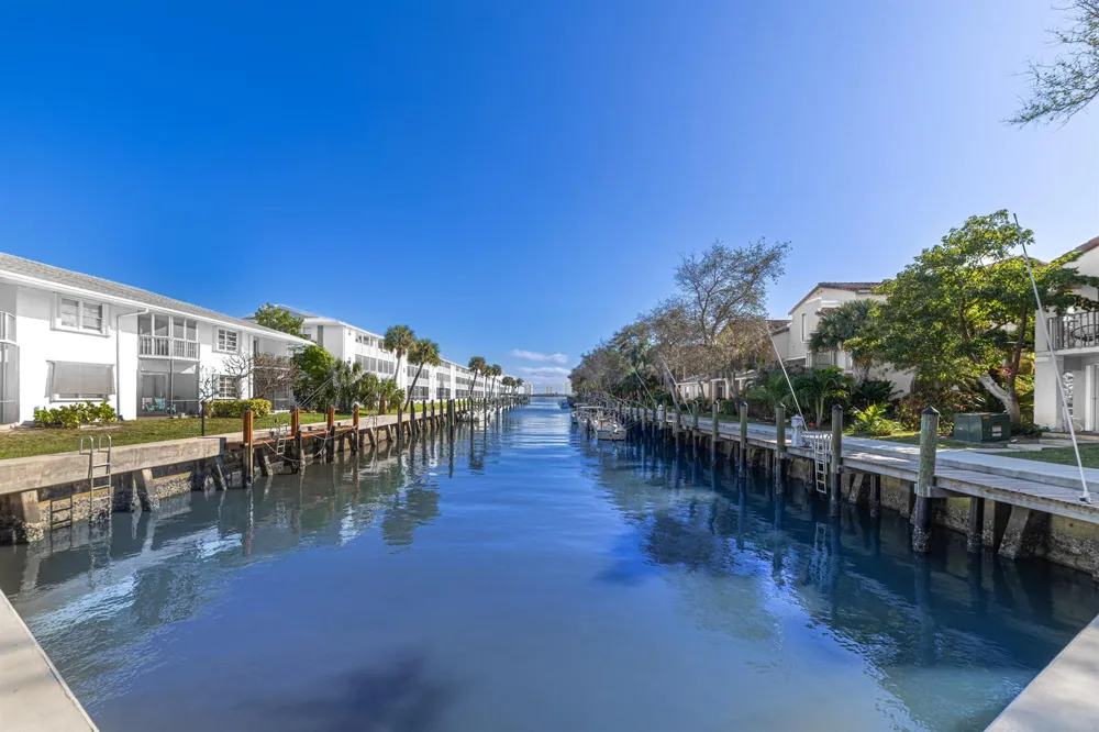 1145 Lake Shore Drive #206 Lake Park, FL 33403