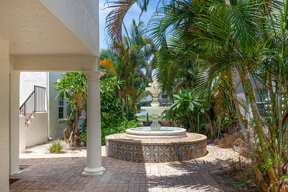 1145 Lake Shore Drive #206 Lake Park, FL 33403