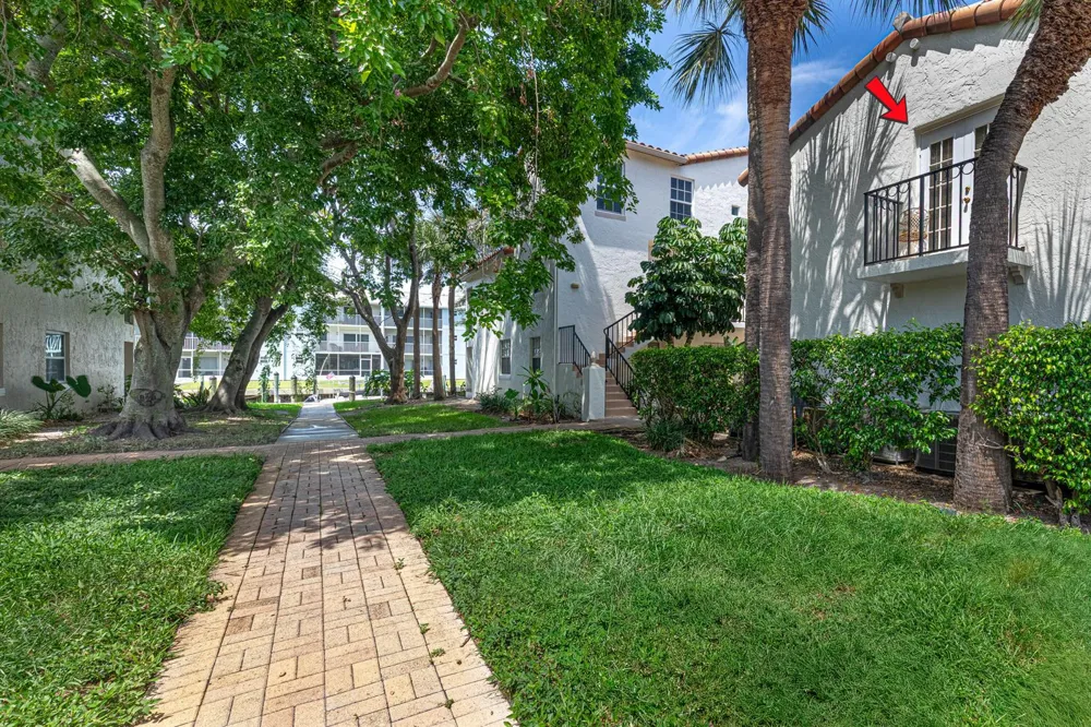 1145 Lake Shore Drive #206 Lake Park, FL 33403