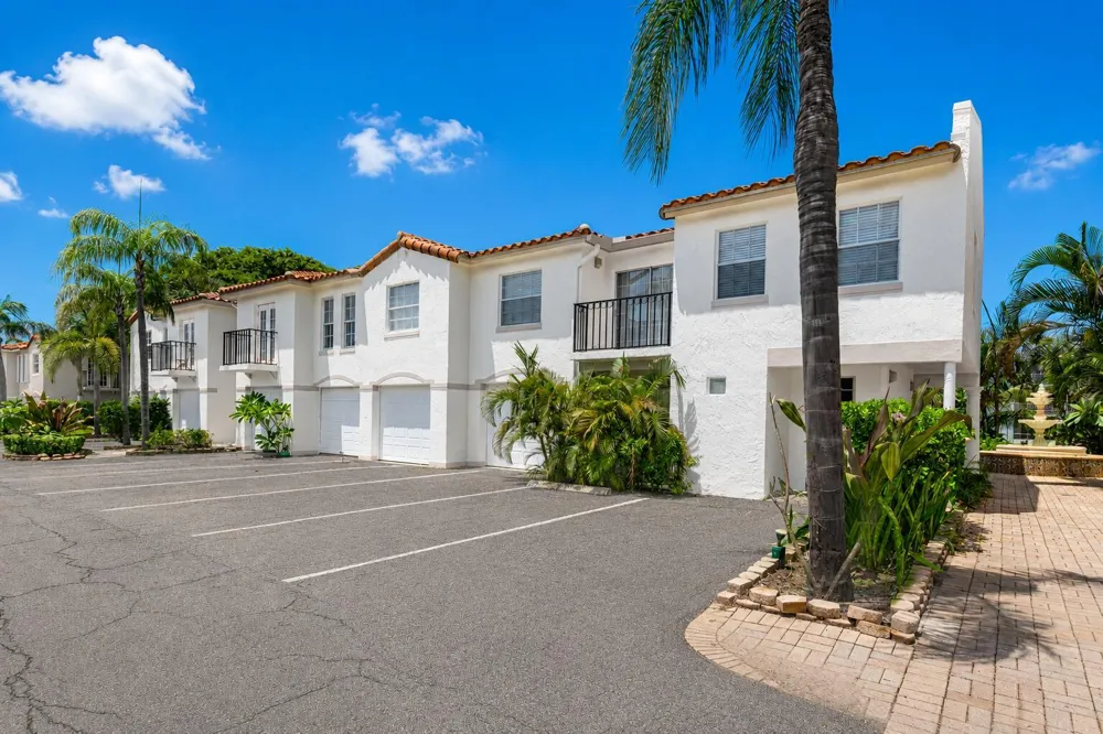 1145 Lake Shore Drive #206 Lake Park, FL 33403