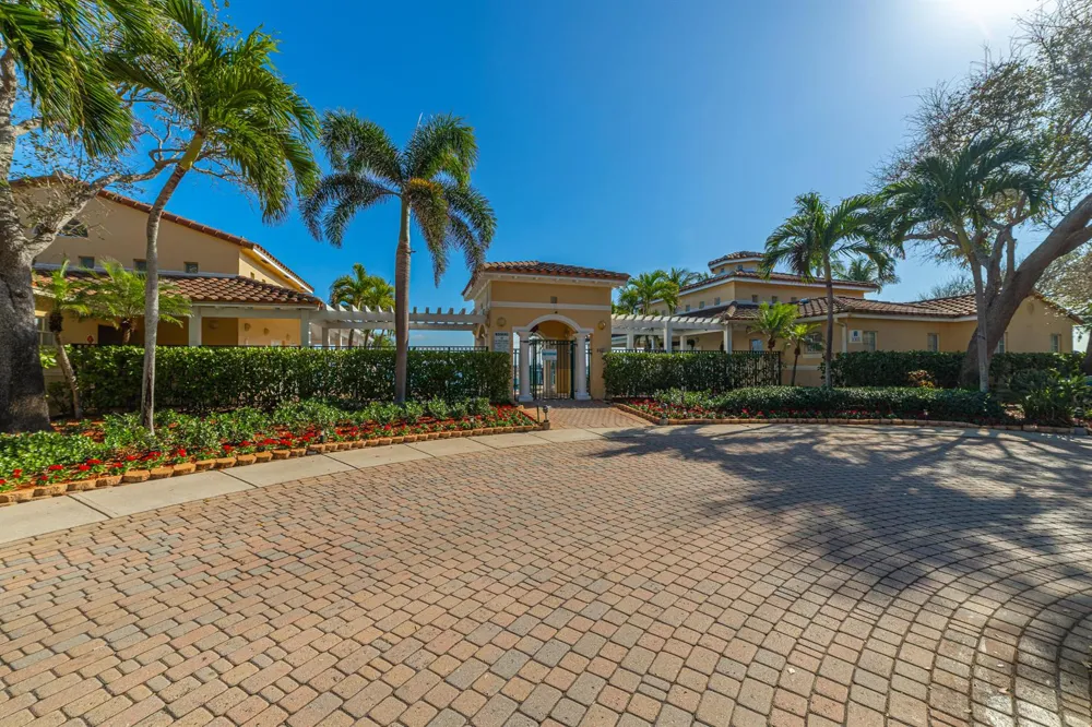 1145 Lake Shore Drive #206 Lake Park, FL 33403