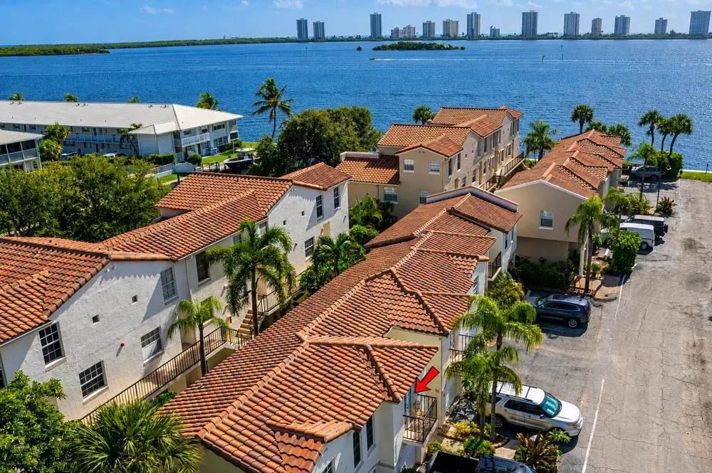 1145 Lake Shore Drive #206 Lake Park, FL 33403