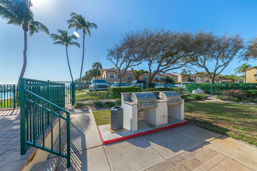 1145 Lake Shore Drive #206 Lake Park, FL 33403