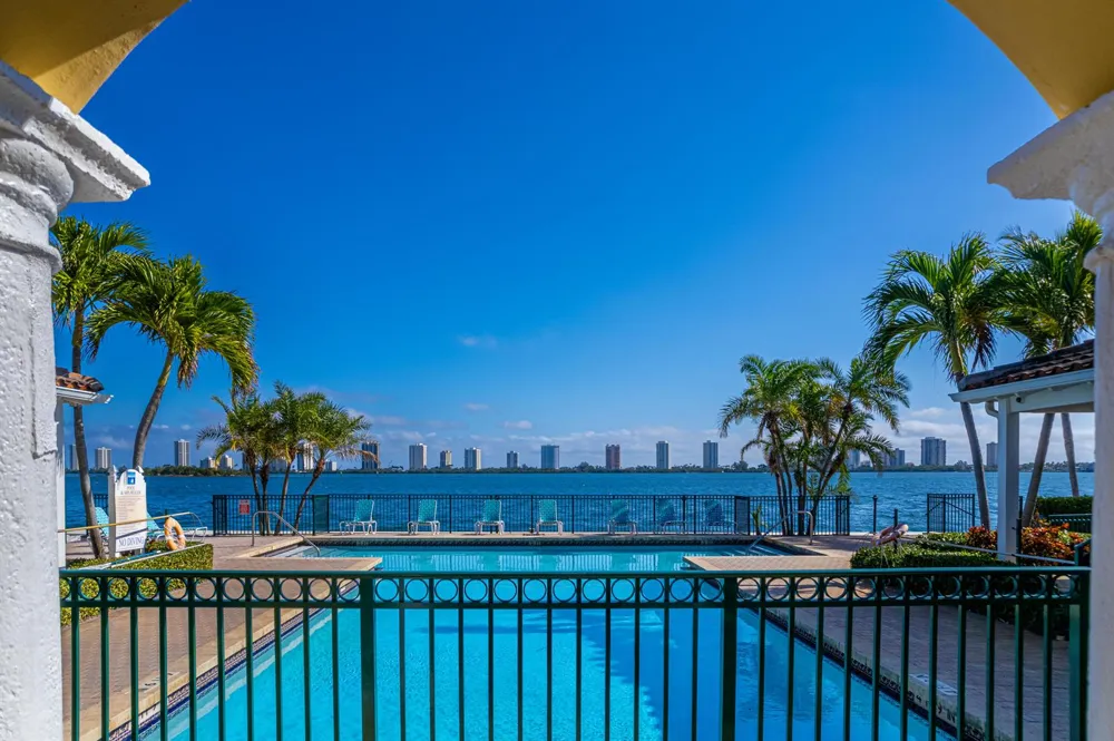 1145 Lake Shore Drive #206 Lake Park, FL 33403