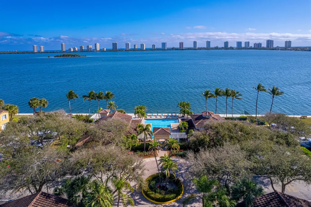 1145 Lake Shore Drive #206 Lake Park, FL 33403