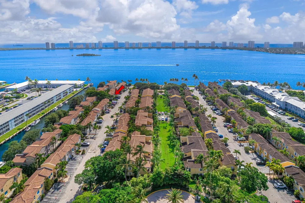 1145 Lake Shore Drive #206 Lake Park, FL 33403