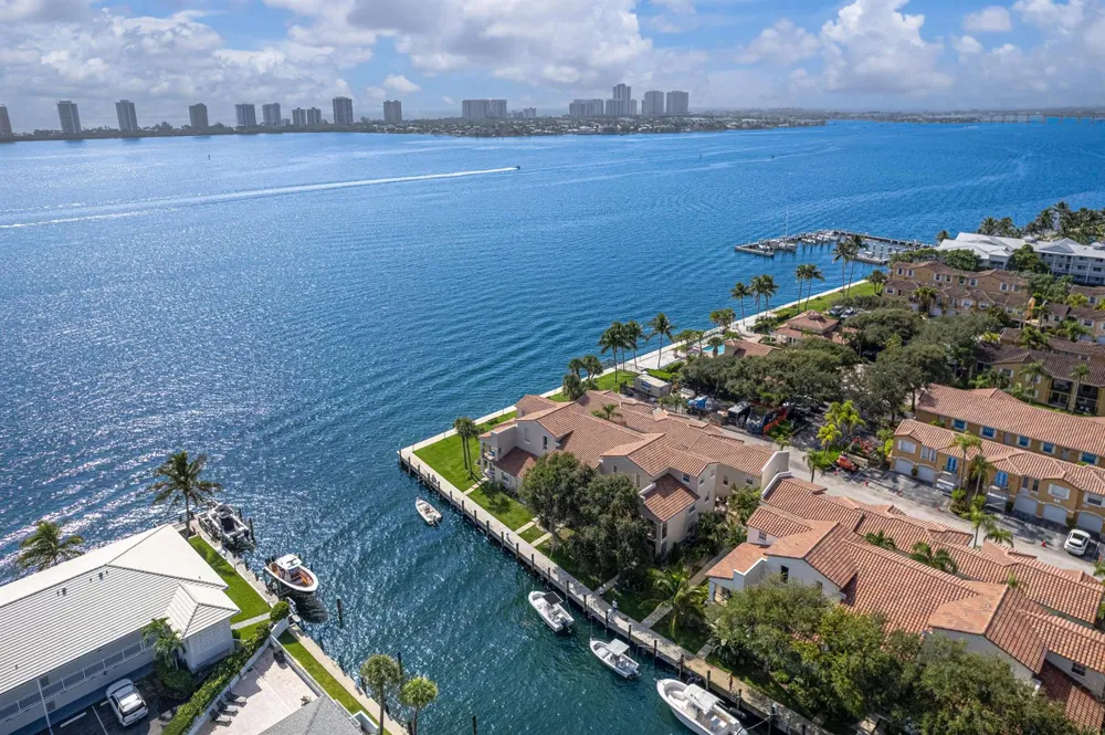 1145 Lake Shore Drive #206 Lake Park, FL 33403