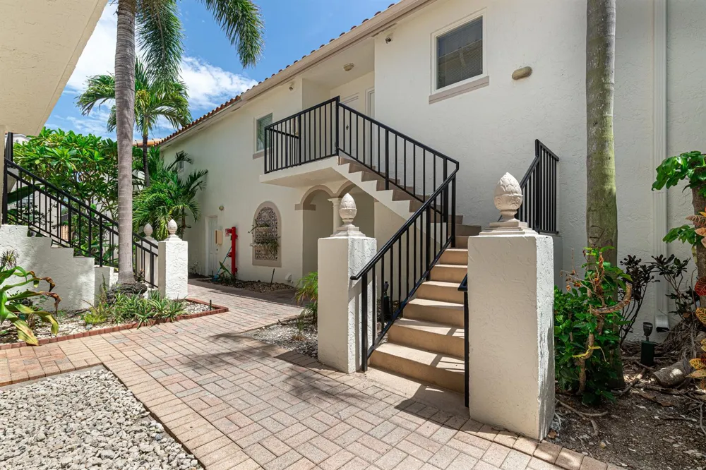 1145 Lake Shore Drive #206 Lake Park, FL 33403