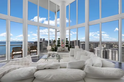 888 Biscayne Blvd #5701