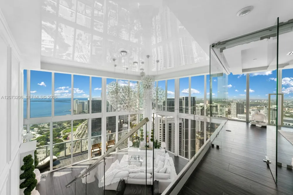 888 Biscayne Blvd #5701 Miami, FL 33132