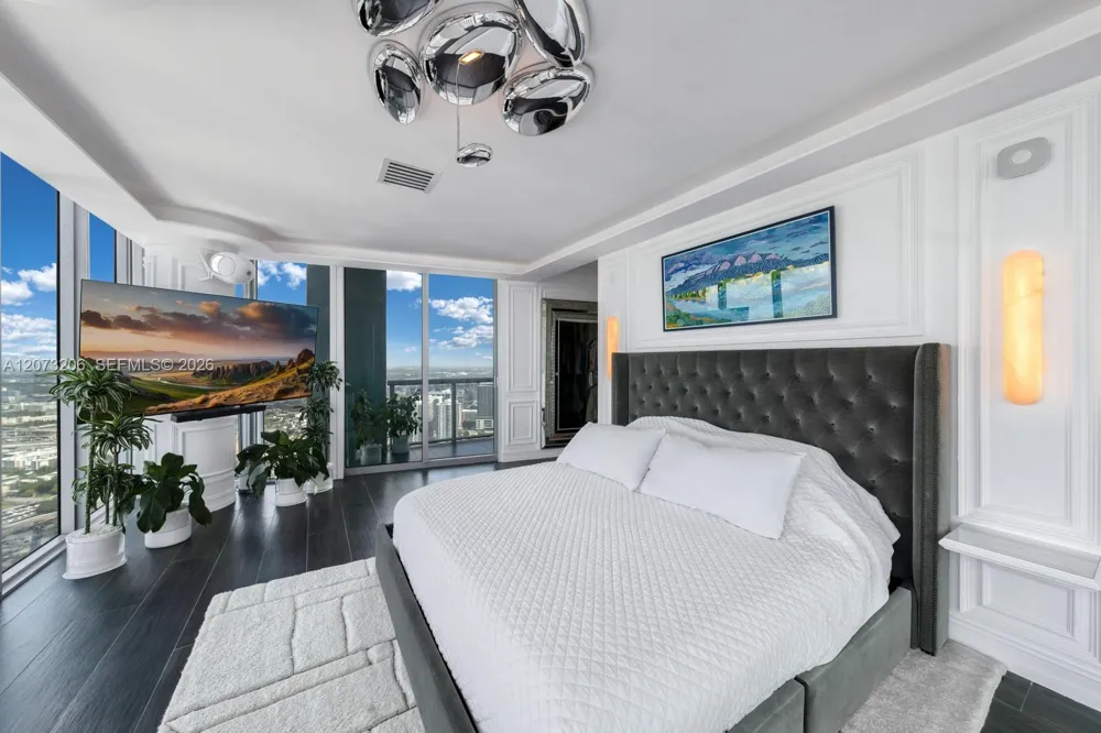 888 Biscayne Blvd #5701 Miami, FL 33132