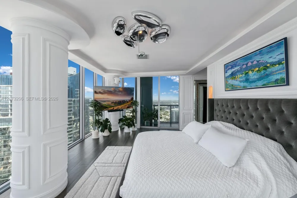 888 Biscayne Blvd #5701 Miami, FL 33132